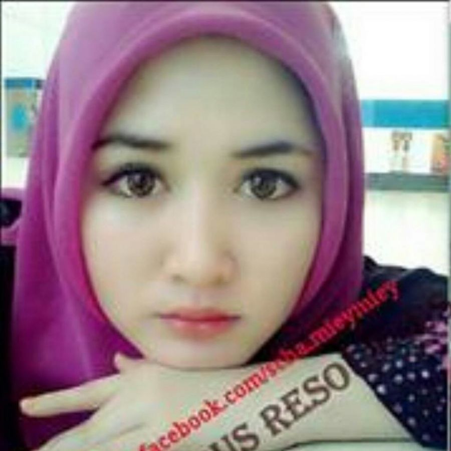 cantik banget teks