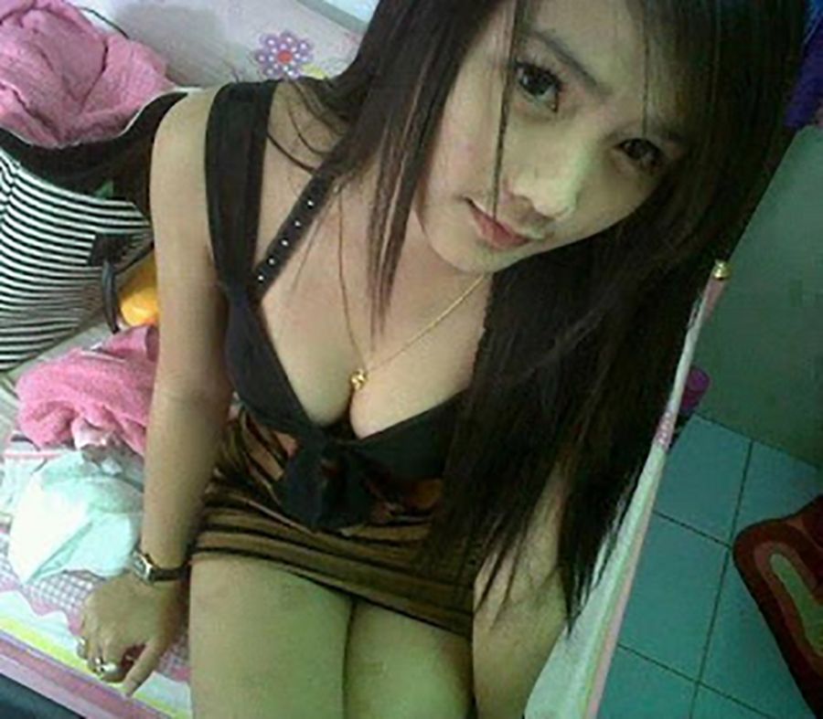 istri selingkuh di kamar mandi