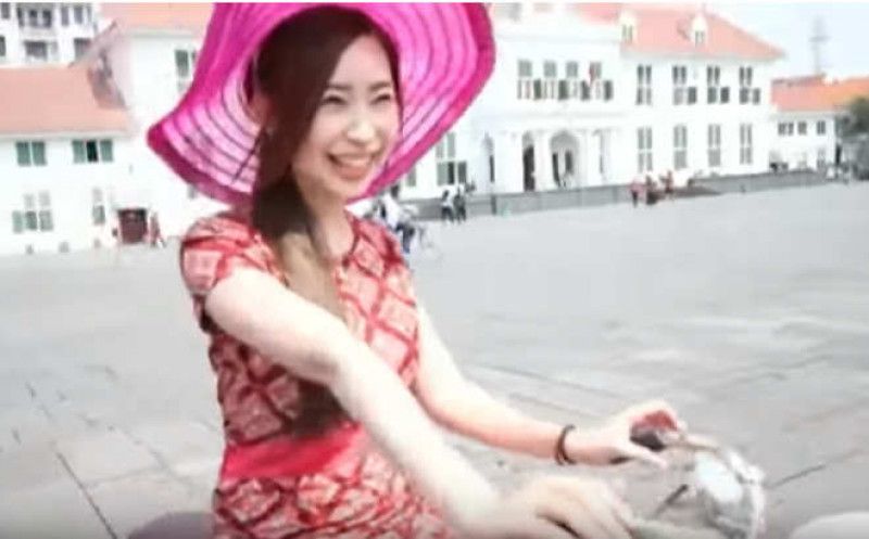 julia jav public