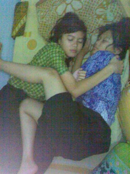 memek bugil lagi ngangkang gadis