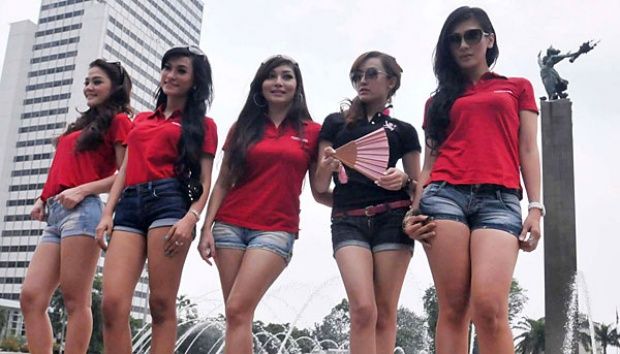 celana dalam wulan guritno