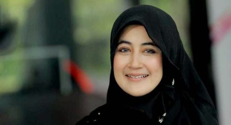 pipik dian irawati sebelum berhijab