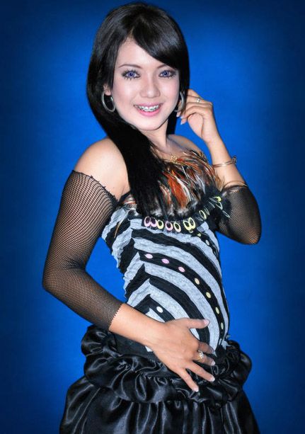 hesti penyanyi dangdut