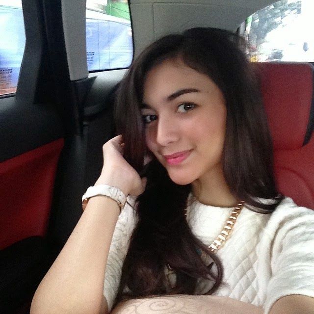 perempuan telanjang bulat