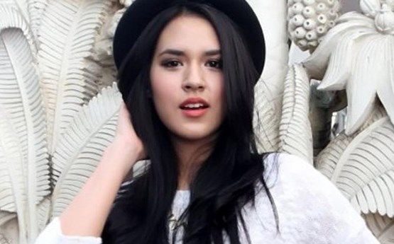 perempuan telanjang bulat