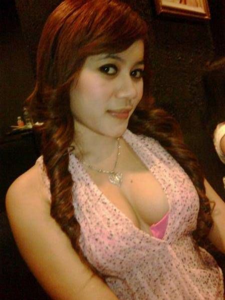 cewek pakai rok mini