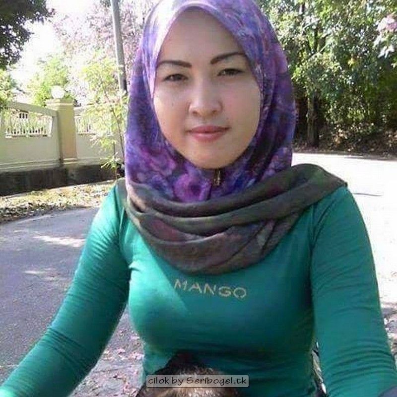artis melayu tetek besar
