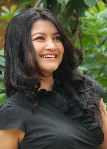 cinta laura bugil