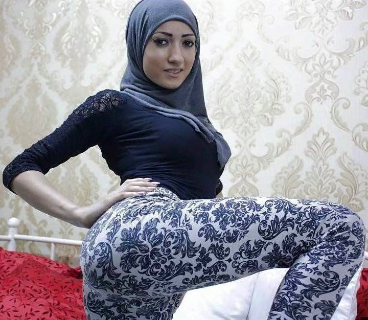 model pria celana ketat