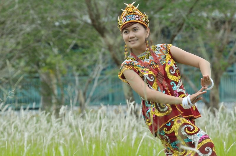 gadis indonesia mandi