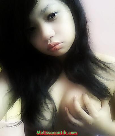 pamer payudara artis