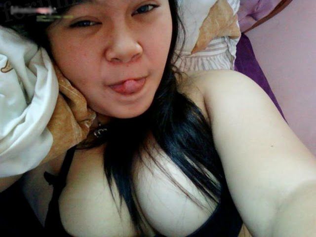 jilbab cantik pamer dada