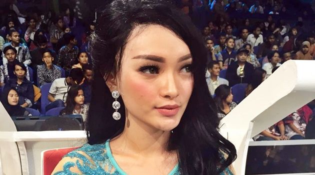 zaskia gotik tanpa make up