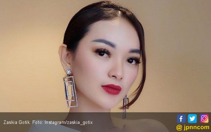 zaskia gotik dan siti badriah
