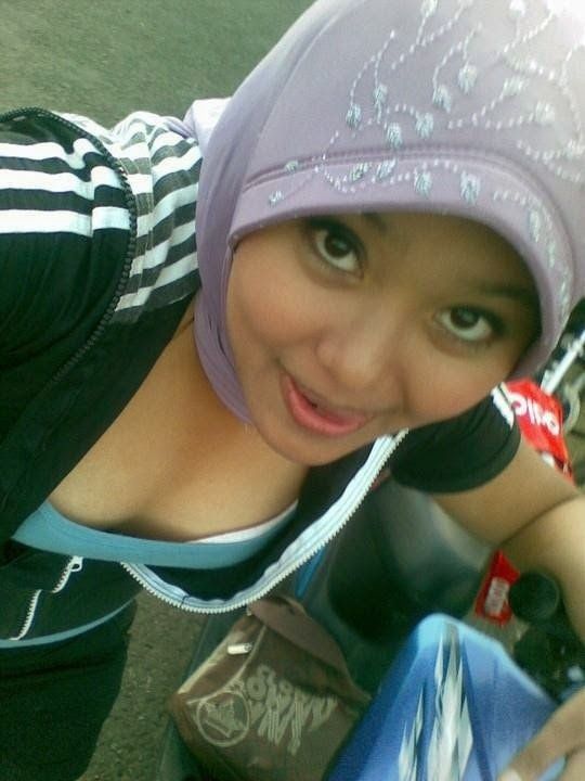 ngintip cewek ganti baju