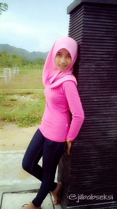 cewek berjilbab natural