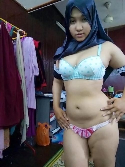 kontol masuk memek perawan