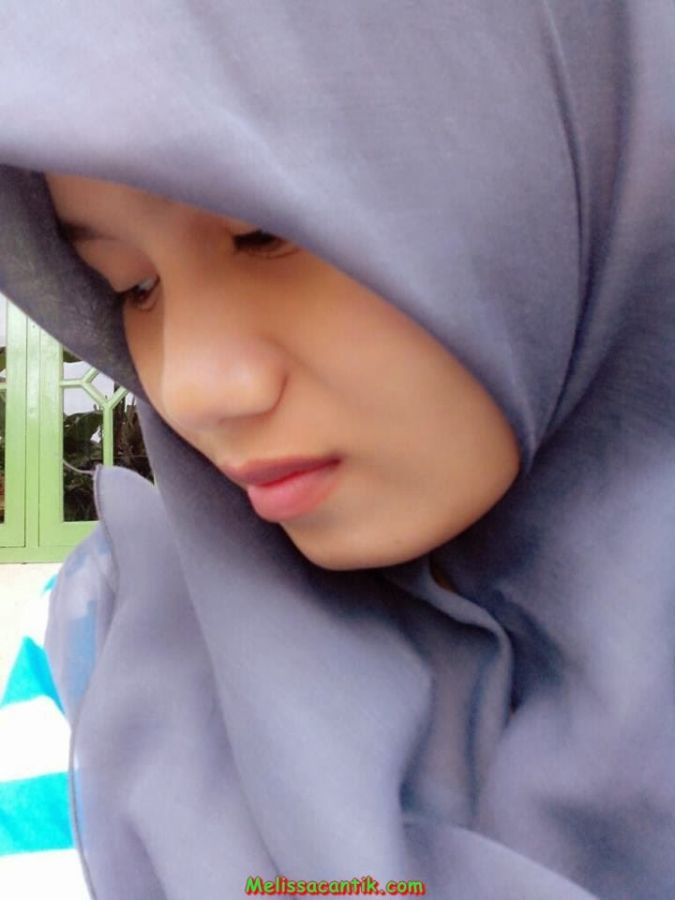 gadis berjilbab telanjang