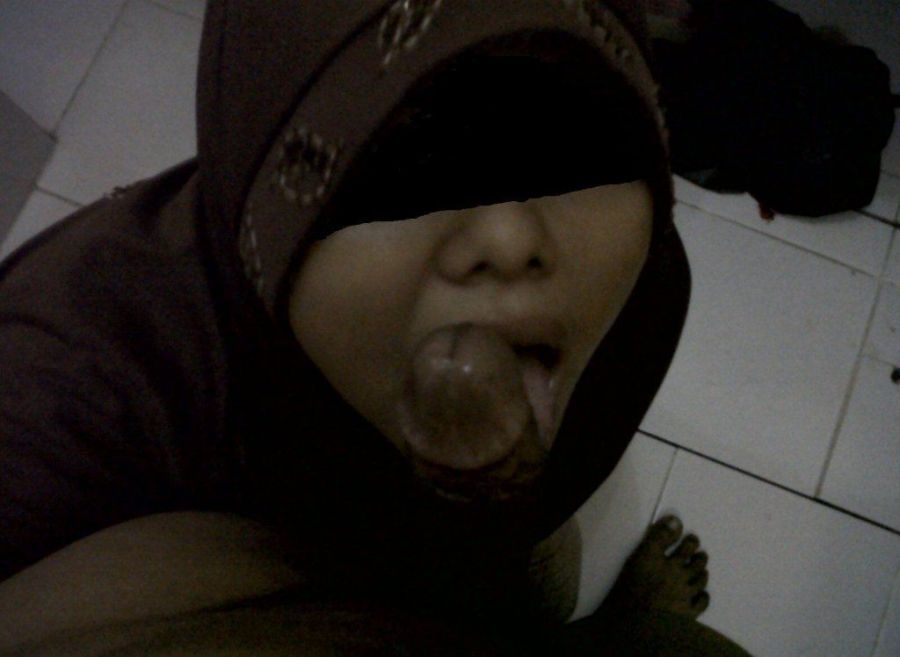 cewek jilbab ngemut kontol