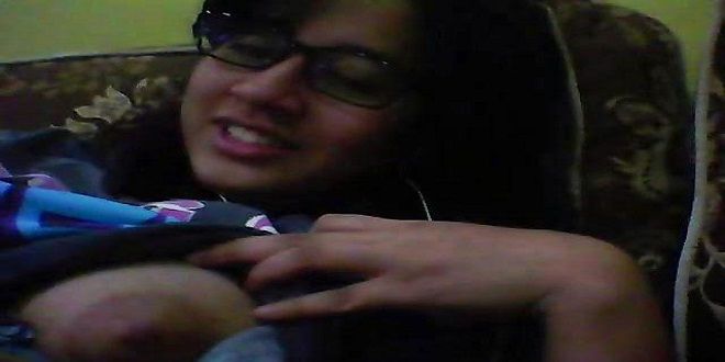 lihat cewek pamer toket dan memek