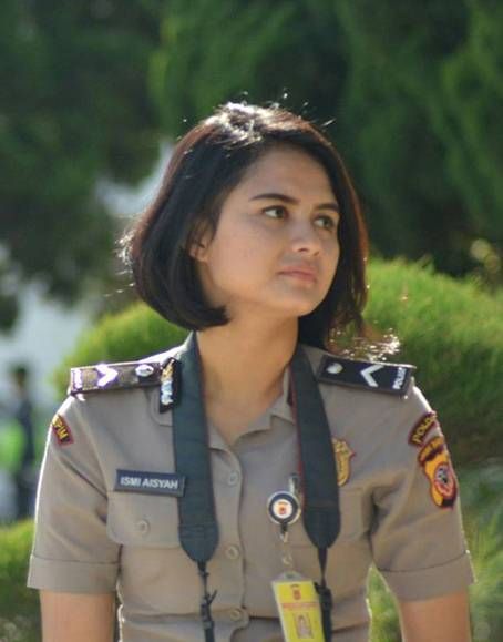kelihatan celana dalamnya