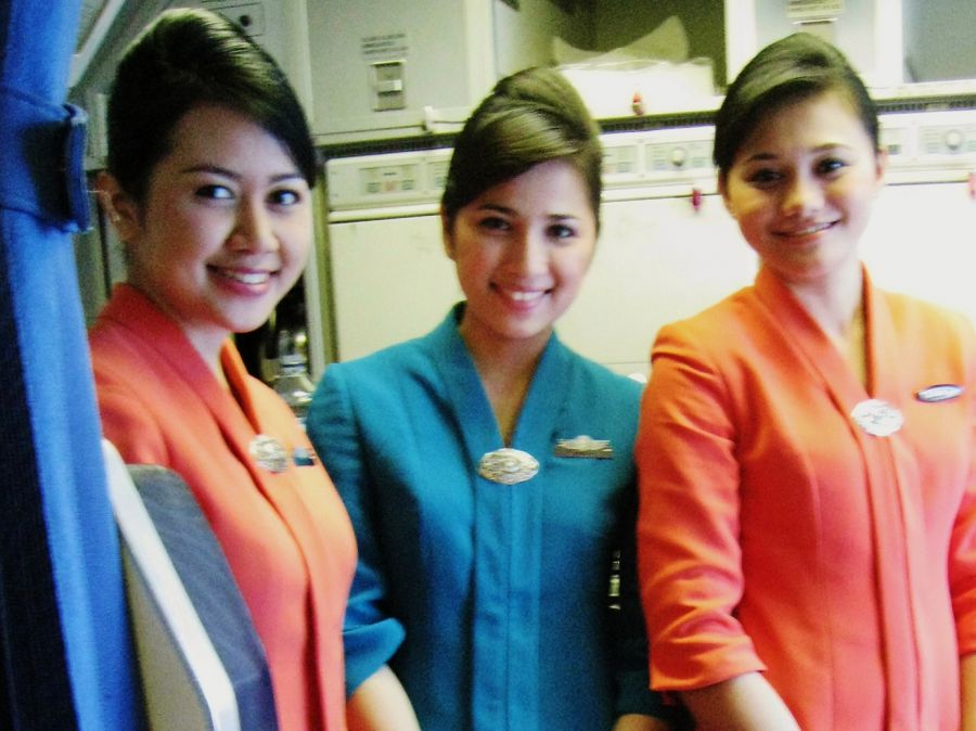 seragam pramugari garuda indonesia