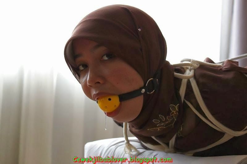 memek cewek ber jilbab