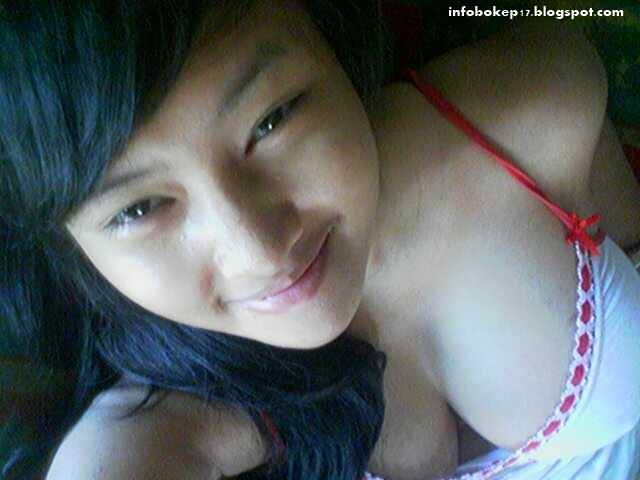 wanita pamer toket