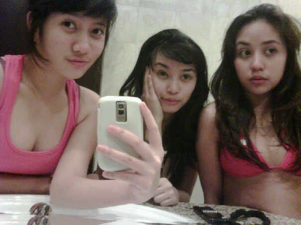 jilat memek gadis