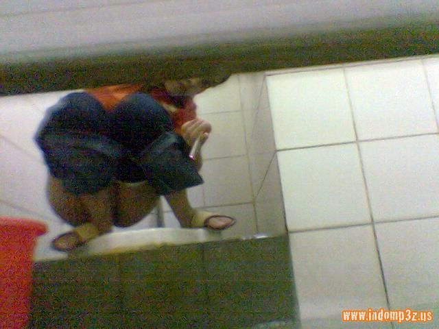 wanita mandi bugil