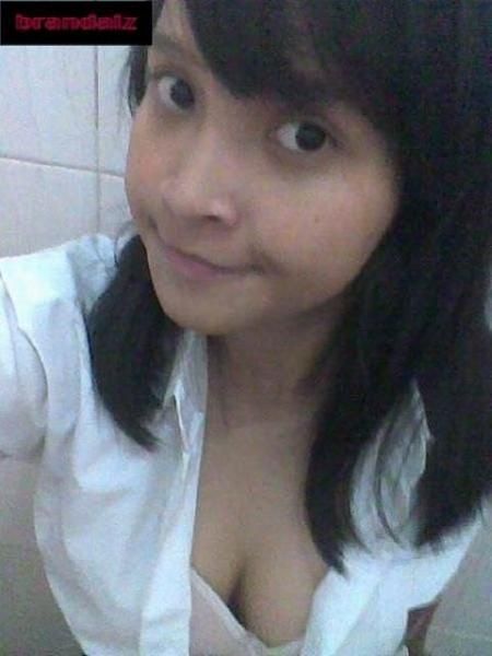 cewek mandi telanjang