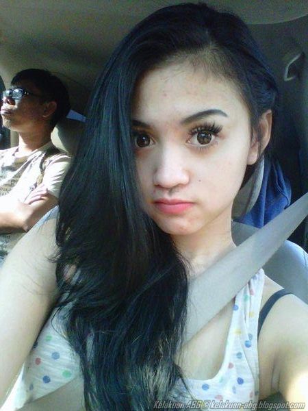 cewek cantik lagi mandi