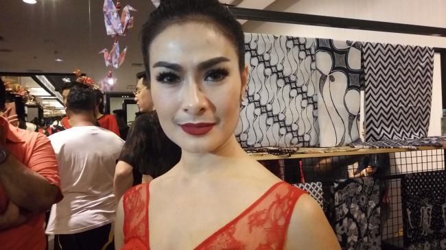 suami iis dahlia