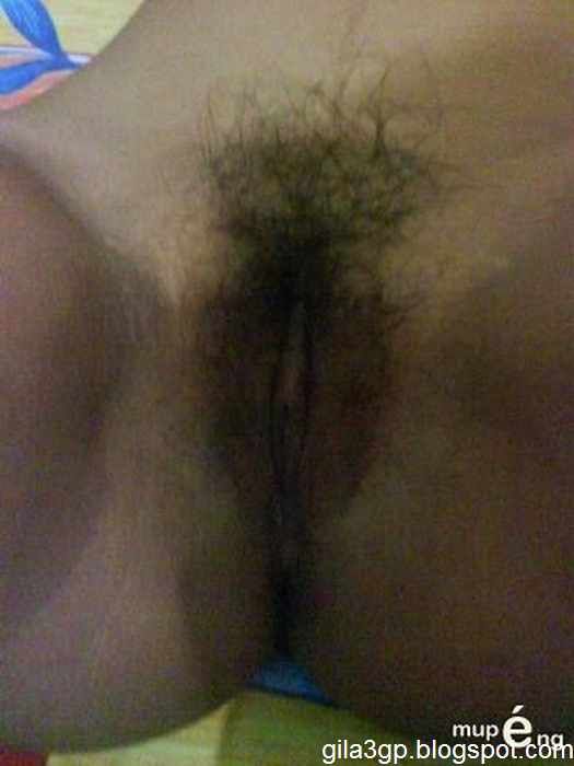 ngangkang pamer memek