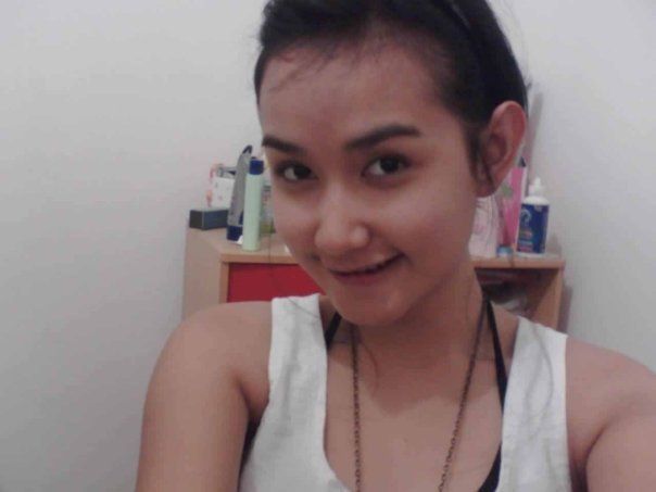 gadis telanjang