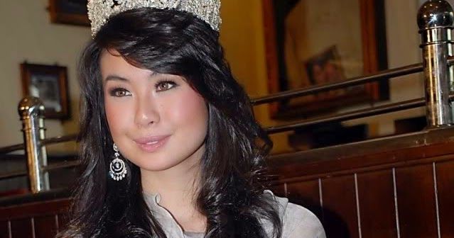 wulan guritno melahir kan