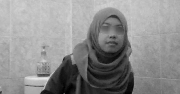 ngintip cewek pipis