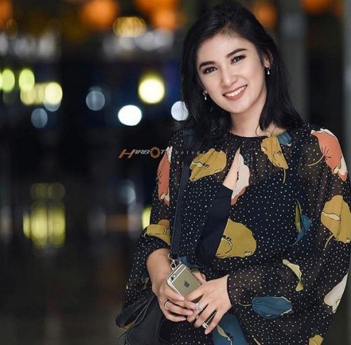 eka frestya tanpa seragam