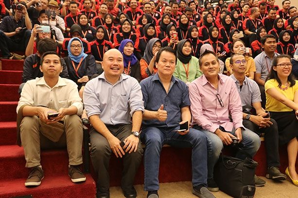 dewi persik telanjang tanpa busana