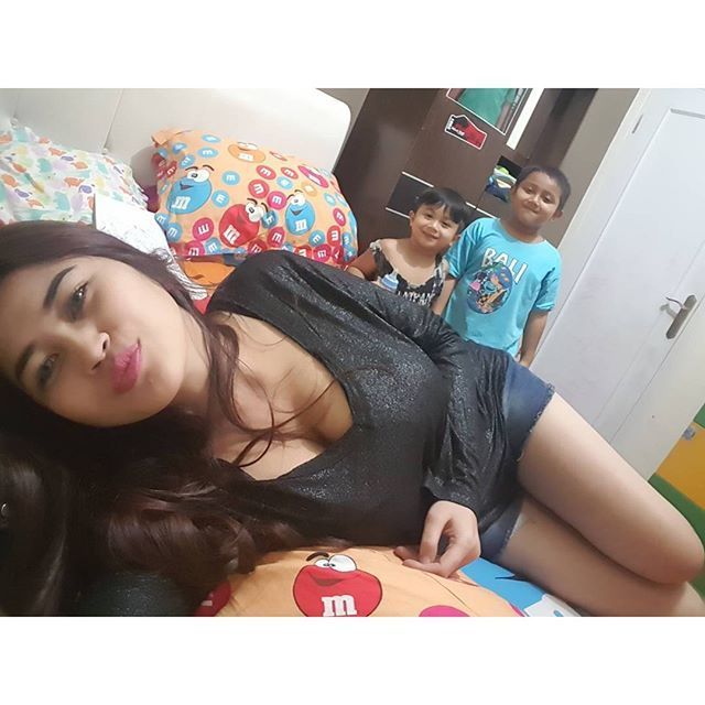 cewek cantik lagi mandi
