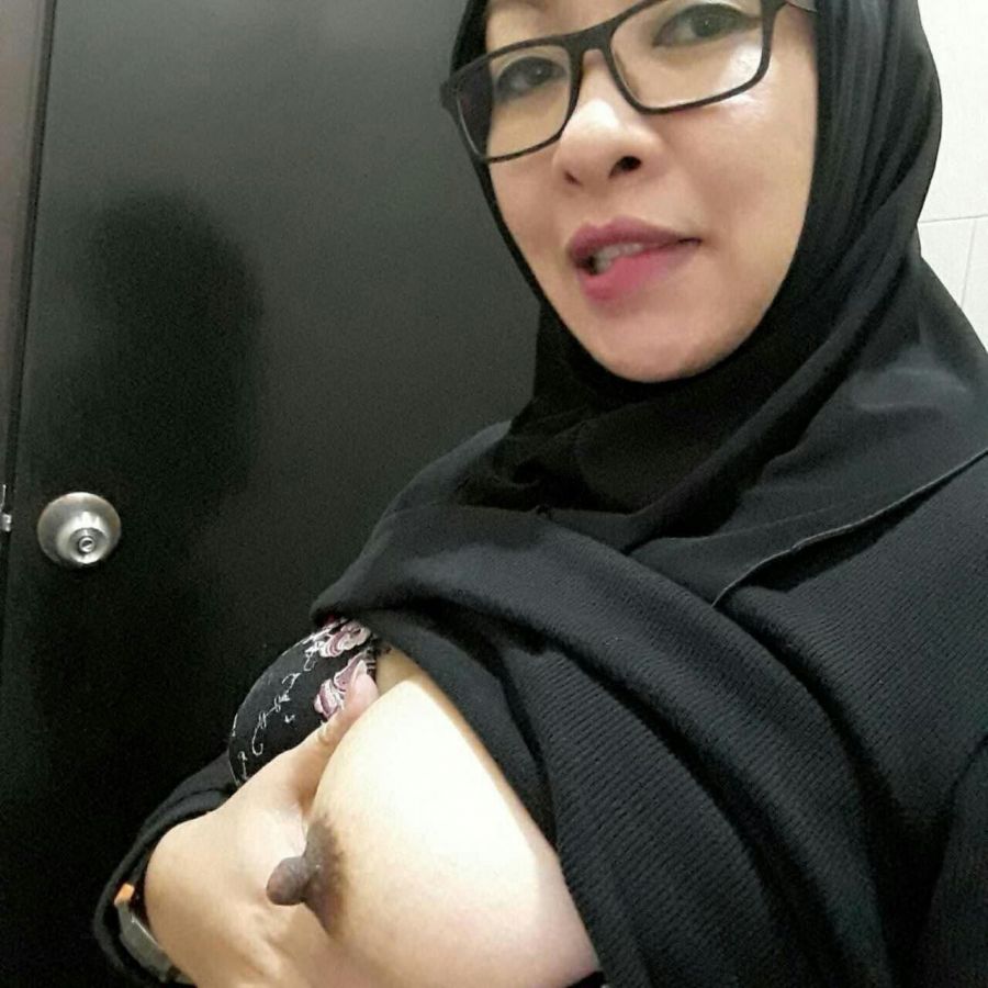 cewek jilbab telanjang