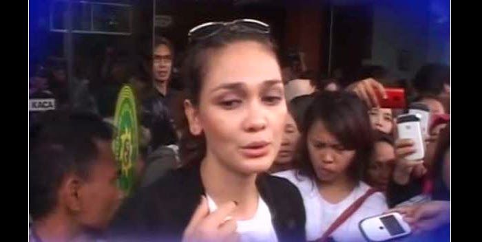ciuman bibir romantis