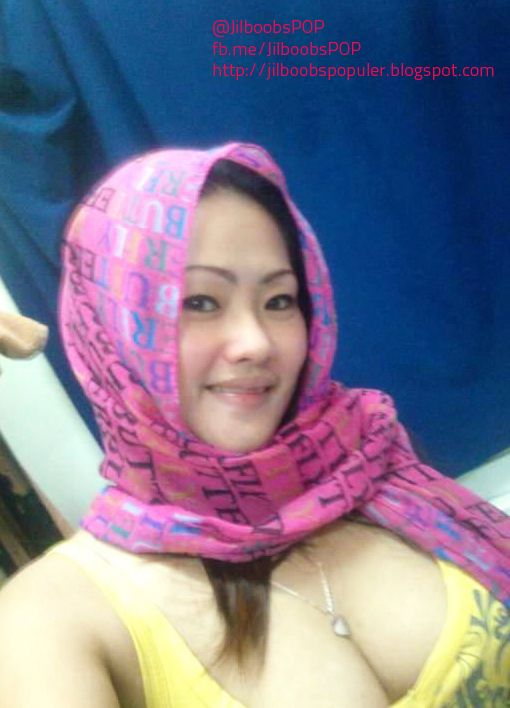 foto payudara dipegang