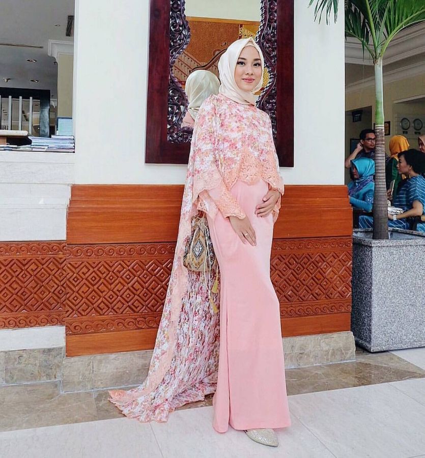 wanita melahirkan