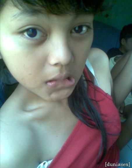 telanjang dada pamer payudara