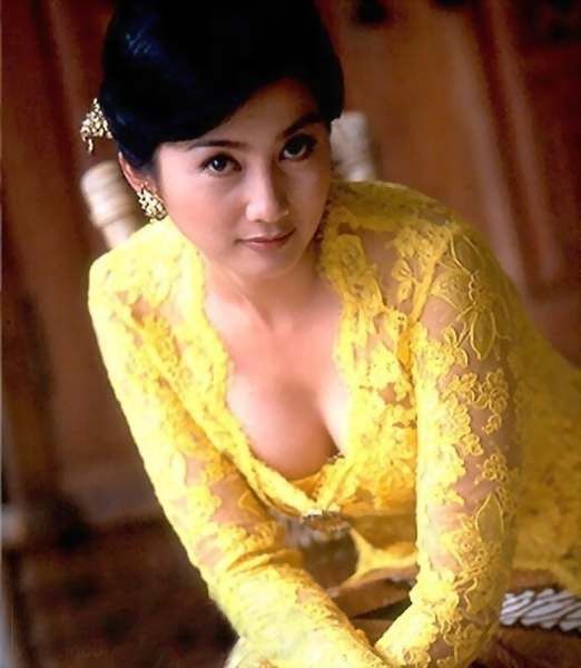 foto hot ayu azhari
