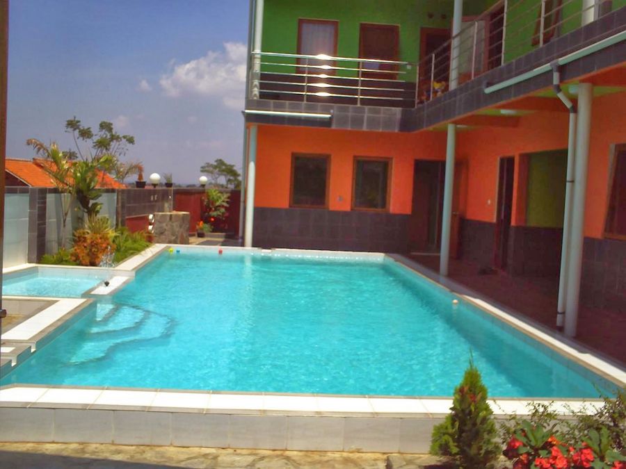 membuat kolam renang