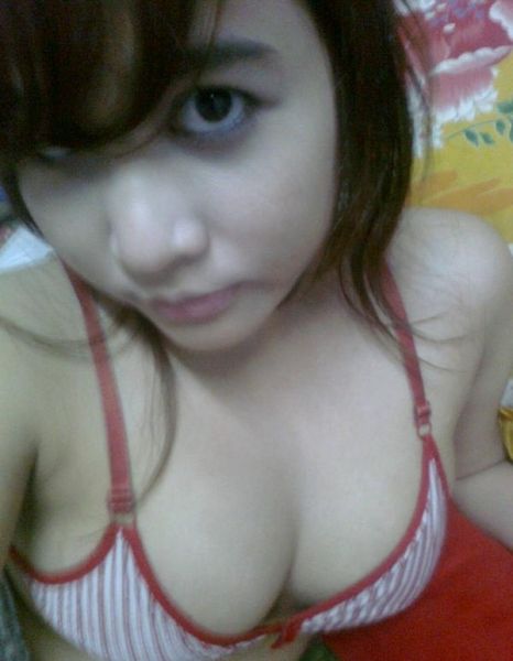 ngintip cewek ganti baju