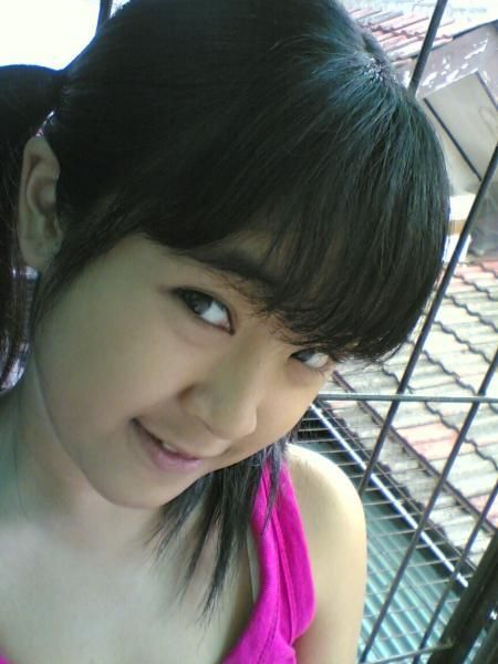 artis telanjang bulat more