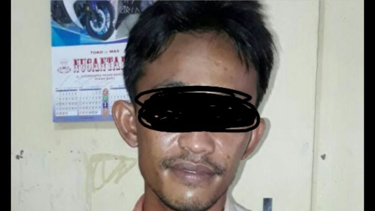istri selingkuh di kamar mandi